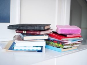 Ostolakossa Virve Fredman minimalismi päiväkirjojen hävittäminen