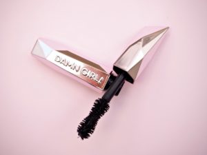 Too Faced damn girl mascara ripsiväri kokemuksia