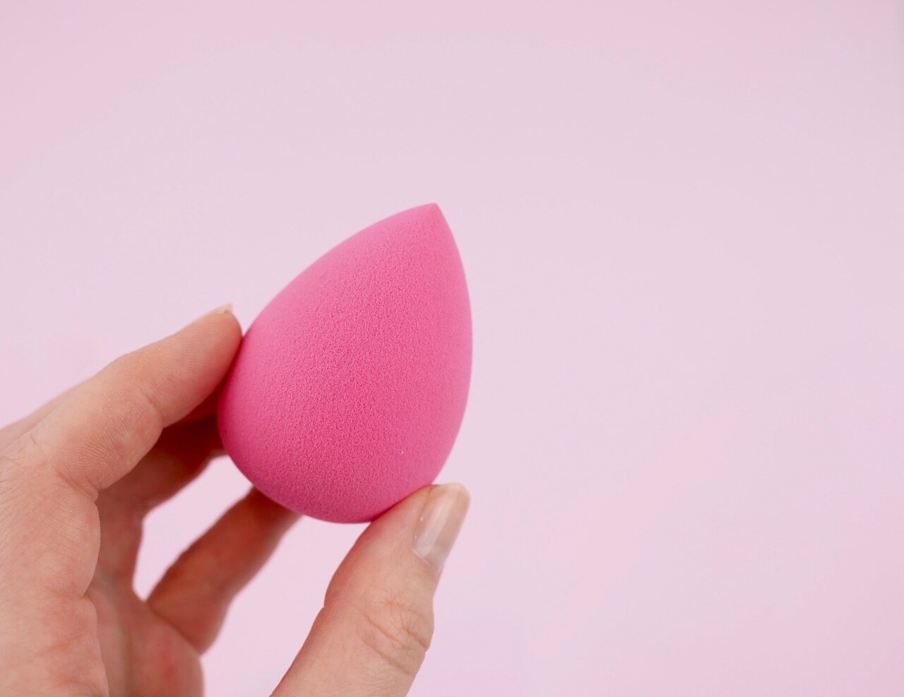 SkinMood lateksiton meikkisieni beautyblender kokemuksia Virve Fredman